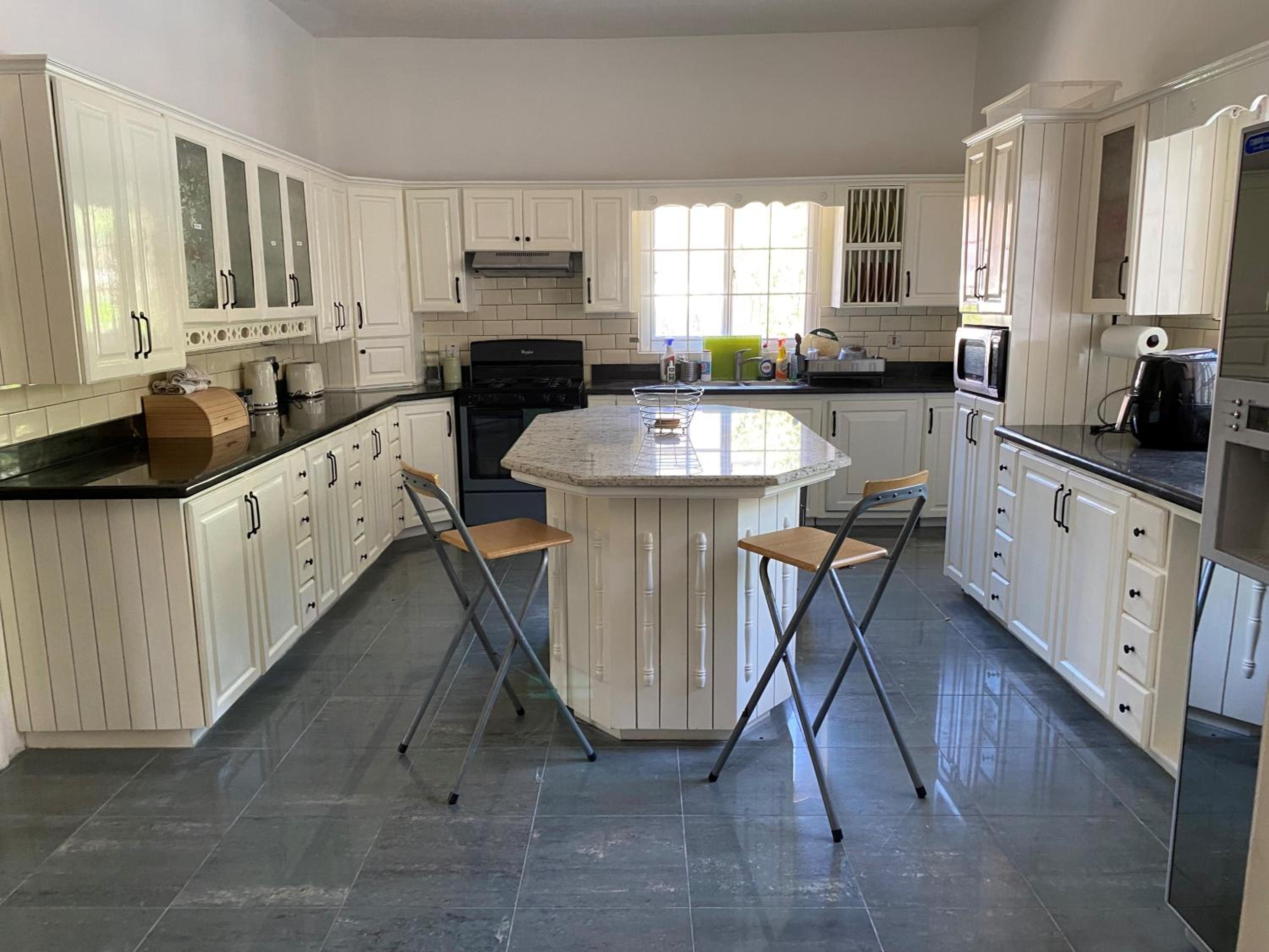 5 Bed Villa Sleeps 14 - Private Pool - Smart TVs view 3