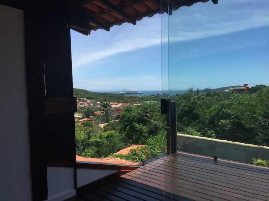 Formidável Casa com Piscina em Cond.
