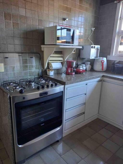 Formidável Casa com Piscina em Cond.