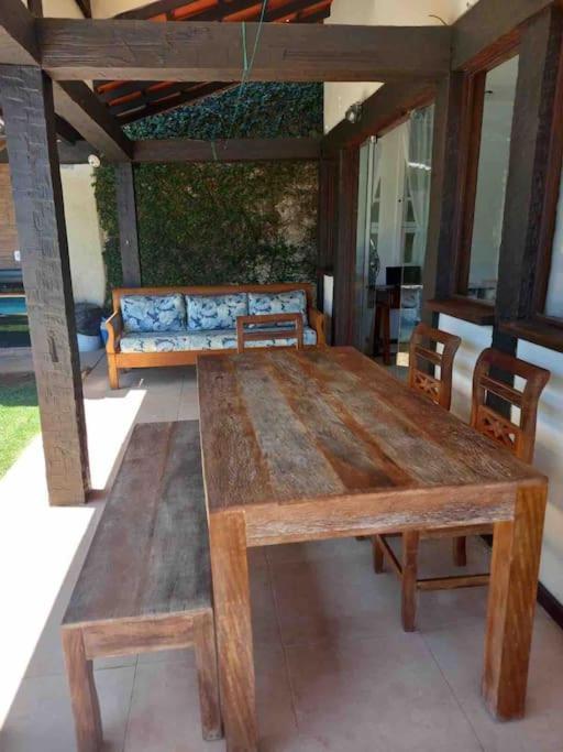 Formidável Casa com Piscina em Cond.