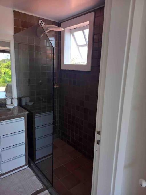 Formidável Casa com Piscina em Cond.