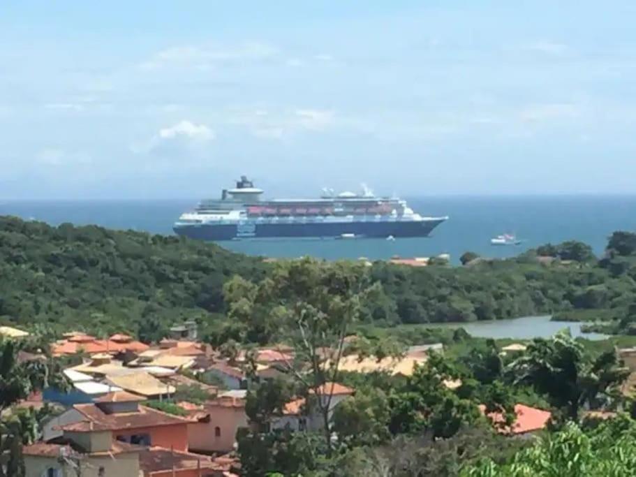 Formidável Casa com Piscina em Cond.