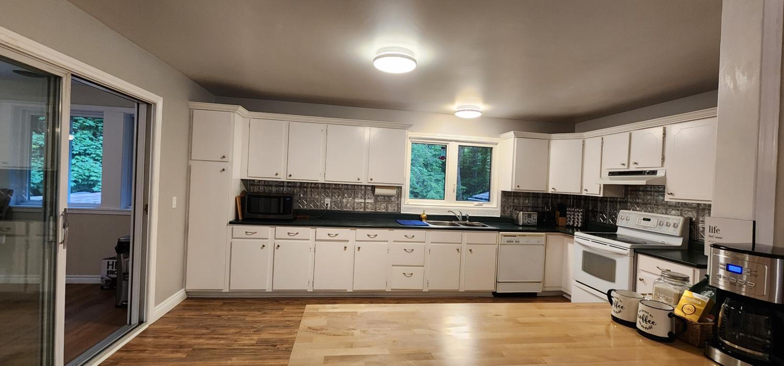Private 5 BR Muskoka Cottage Firepit+BBQ+Wi-Fi