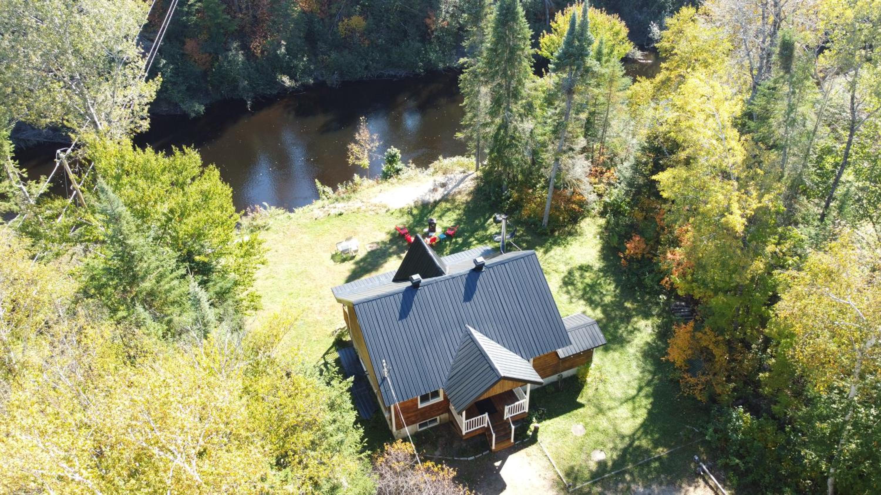 Chalet Rivière - Cozy - Bord de rivière - Petit déjeuner bio - Romantique