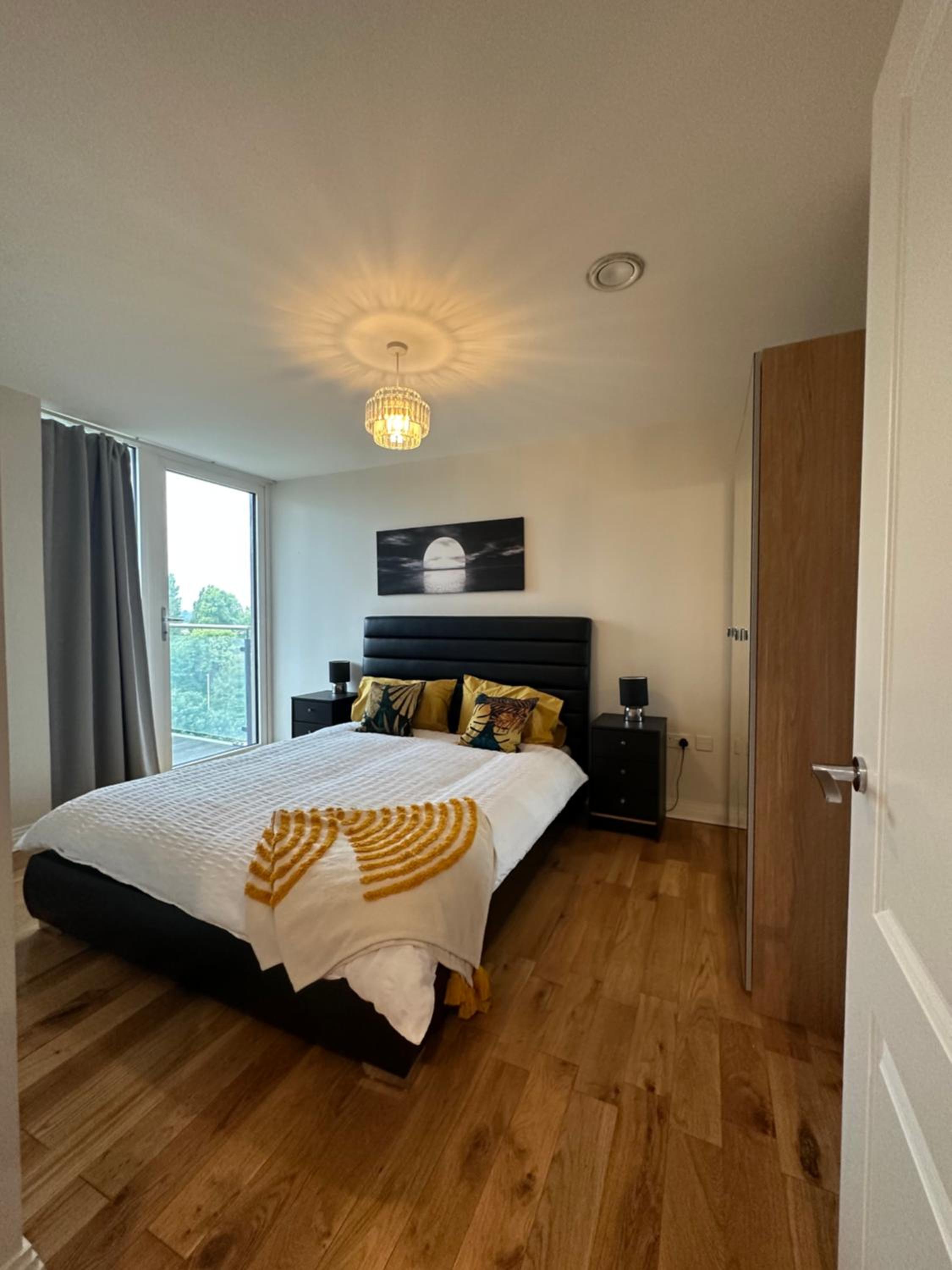 Uxbridge Apartment