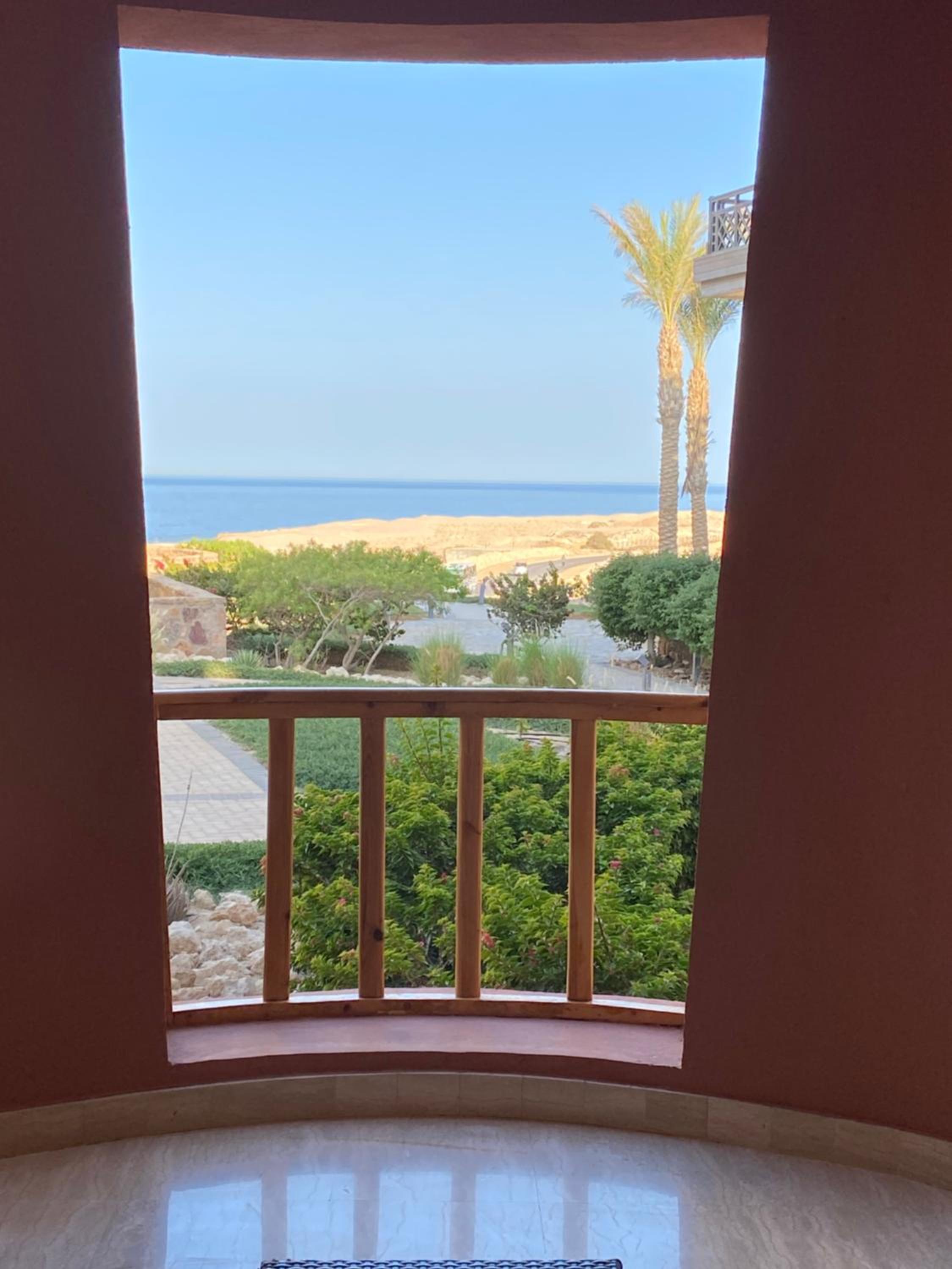 Azzurra Sahl hasheesh