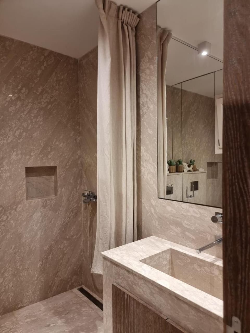 EXQUISITE GOLF VILLA with Sea, 8Tee, Green Views, in Aphrodite Hills Golf Resort