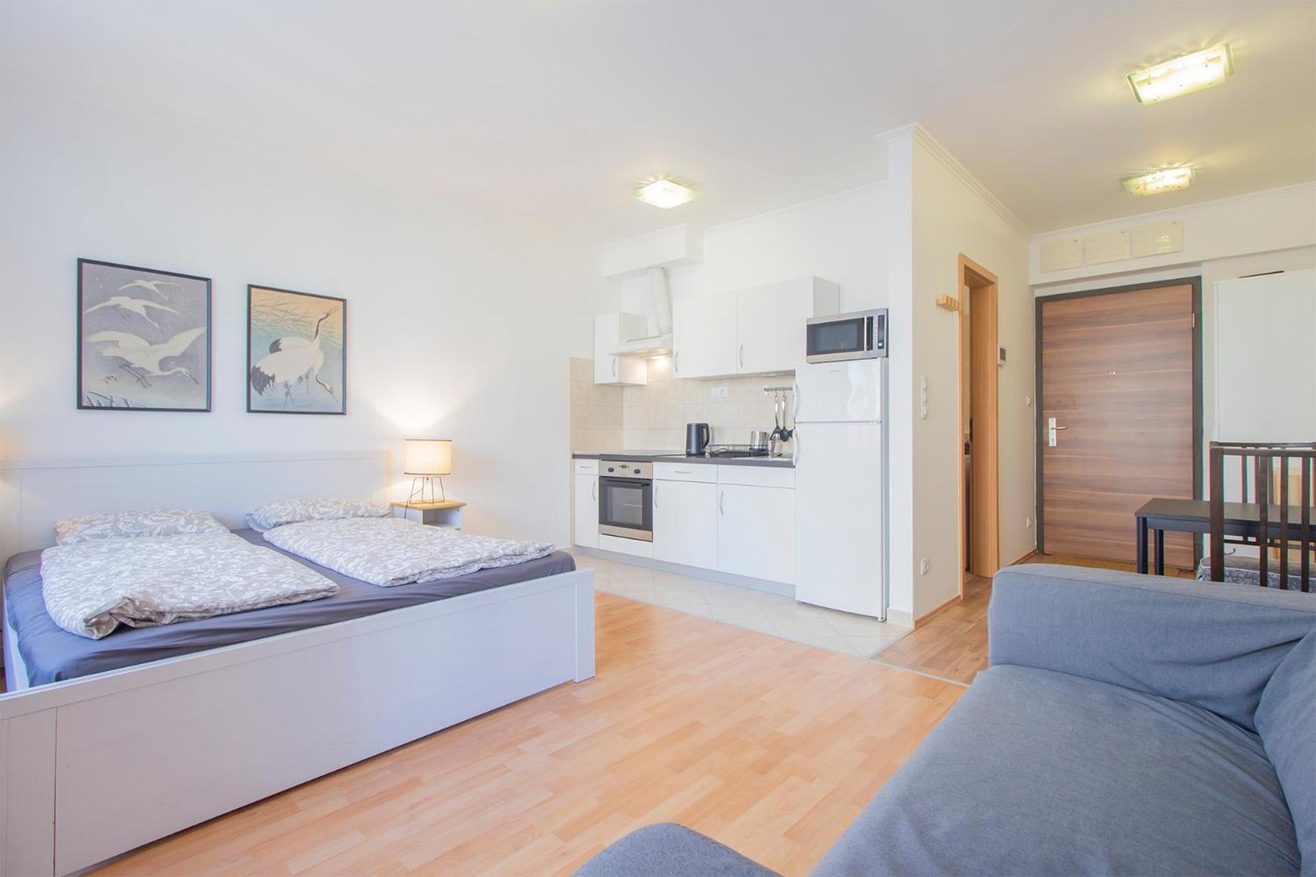 Corvin Modern Studio with AC, Parking view 5