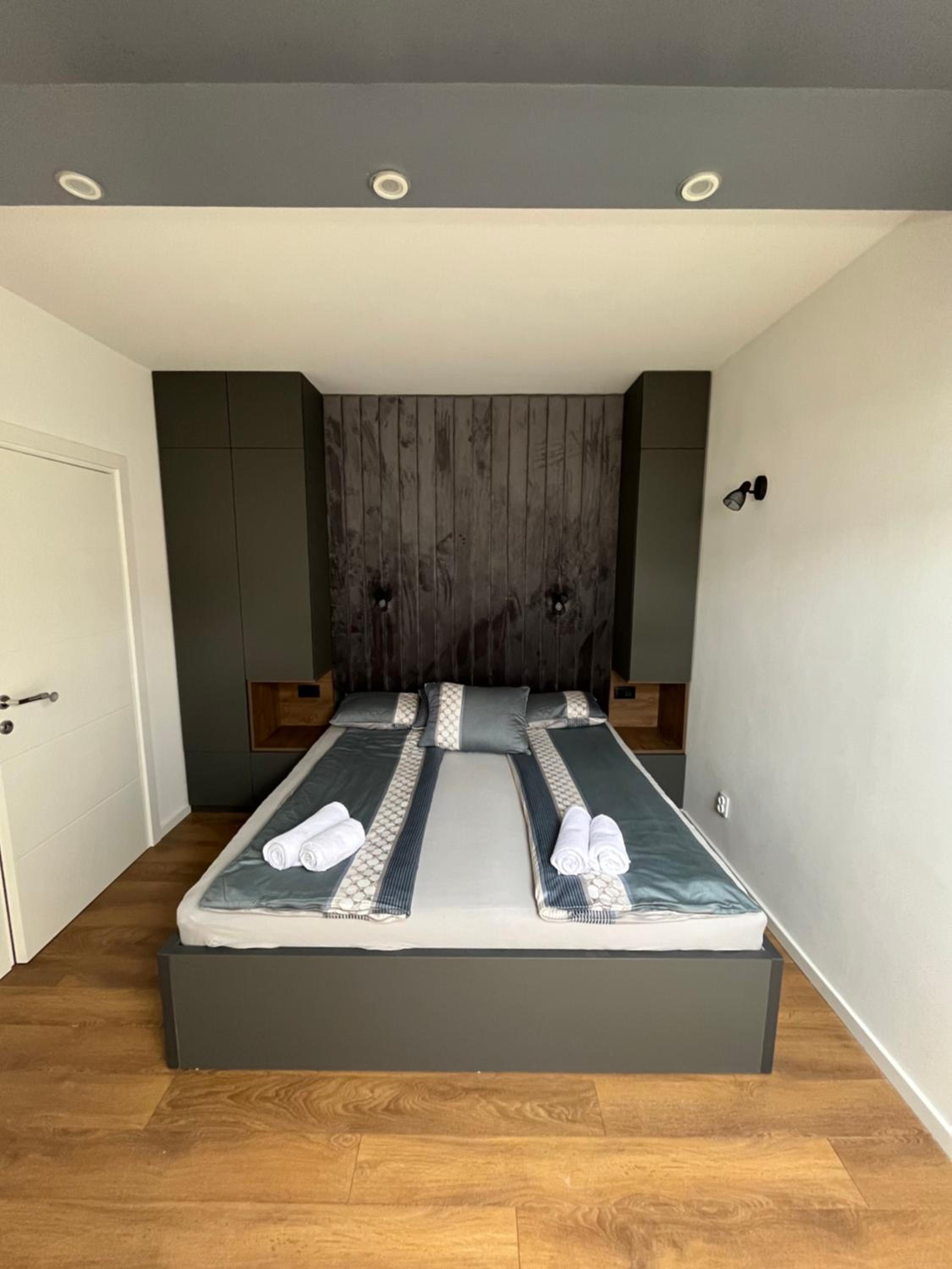 Villa Luca Free Garage Parking