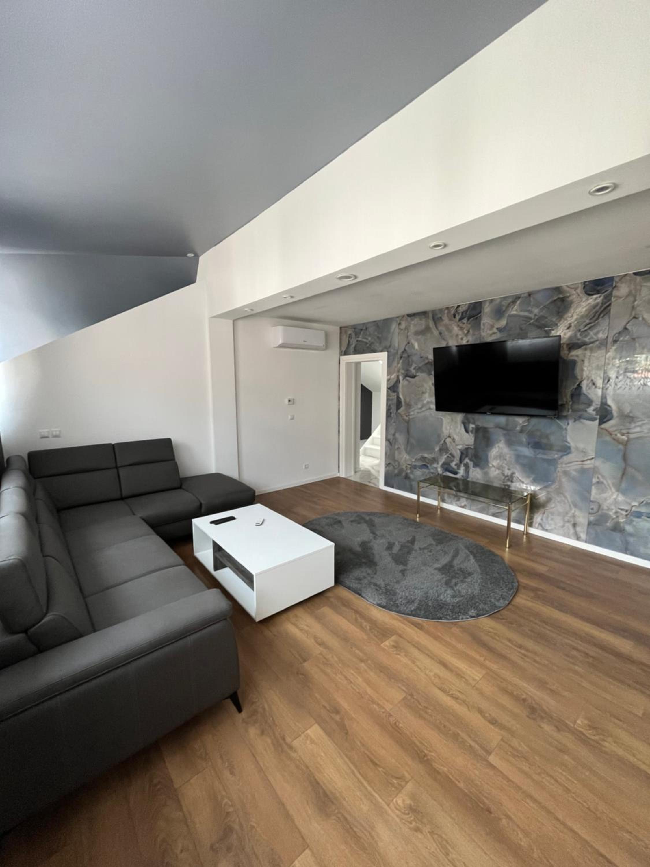 Villa Luca Free Garage Parking