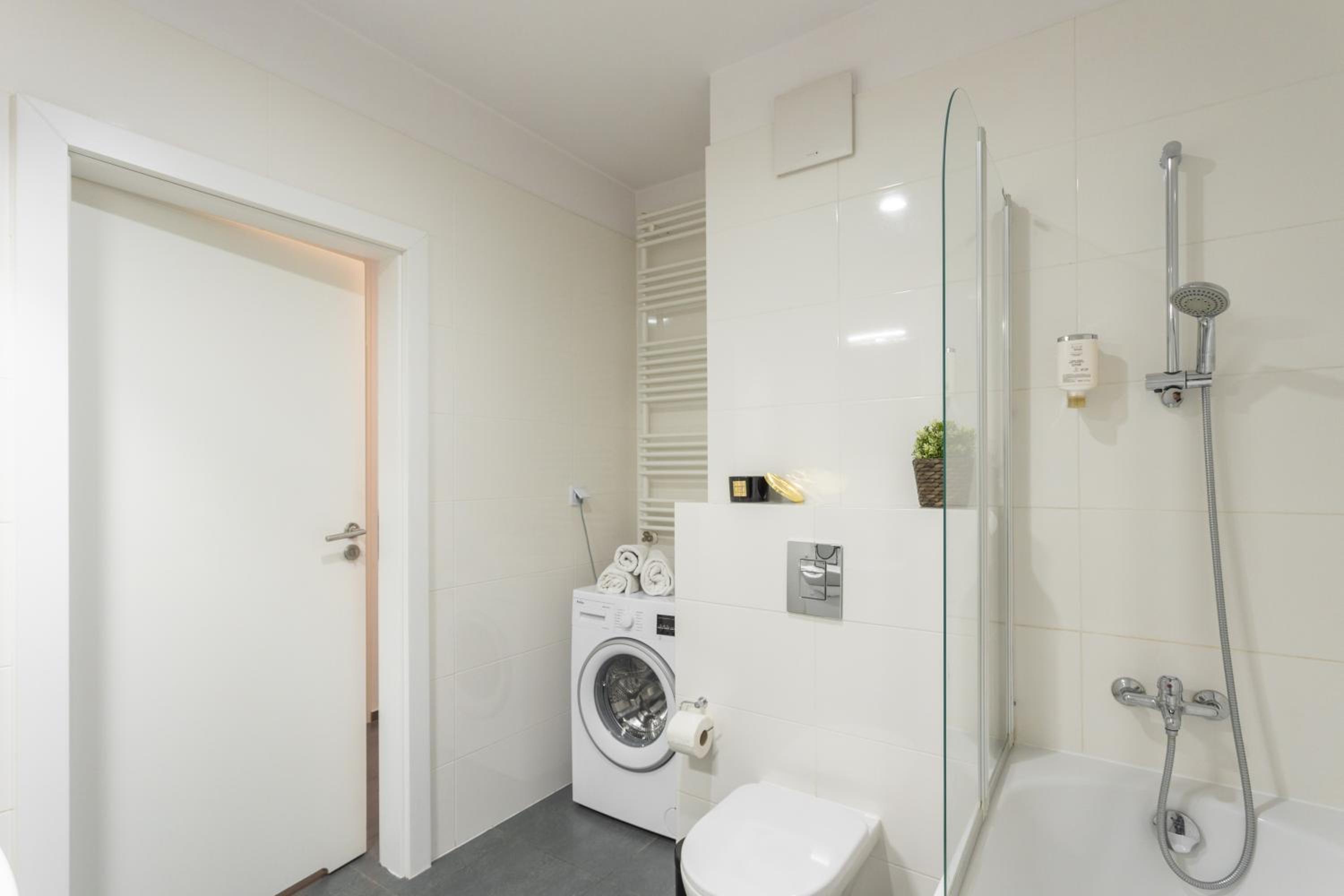 Golden Apartments Warsaw - Stylish & Sunny - Pereca Residence, City Center