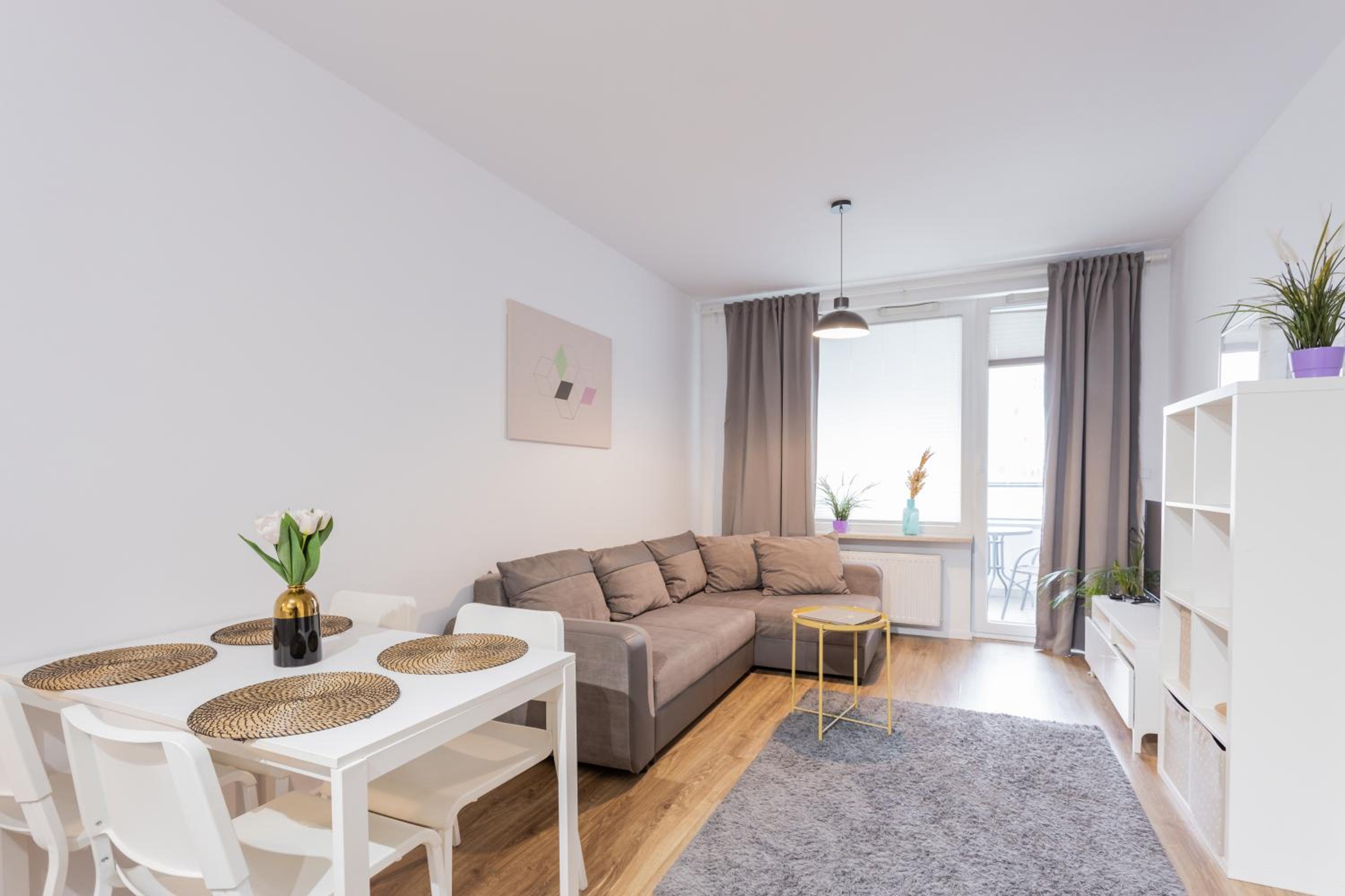 Golden Apartments Warsaw - Stylish & Sunny - Pereca Residence, City Center