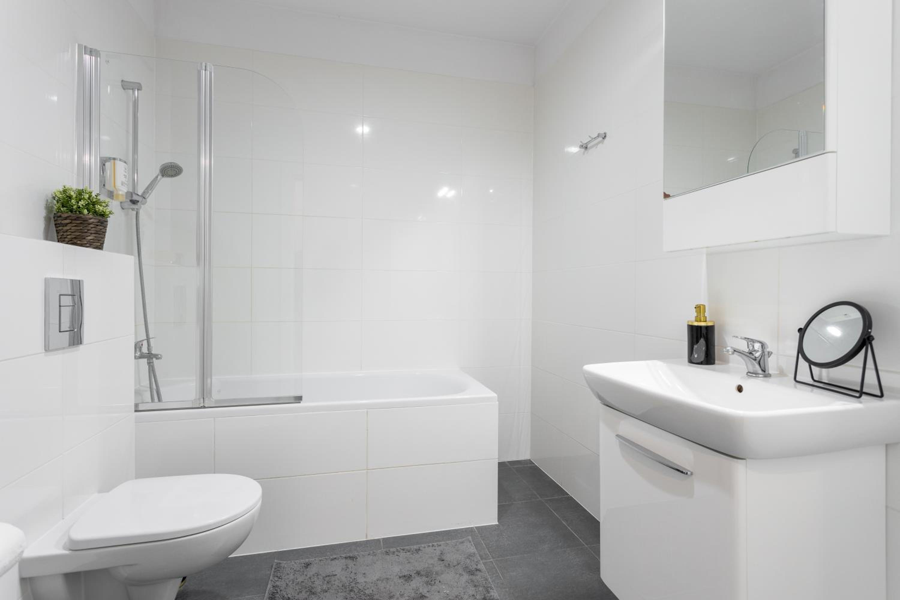 Golden Apartments Warsaw - Stylish & Sunny - Pereca Residence, City Center