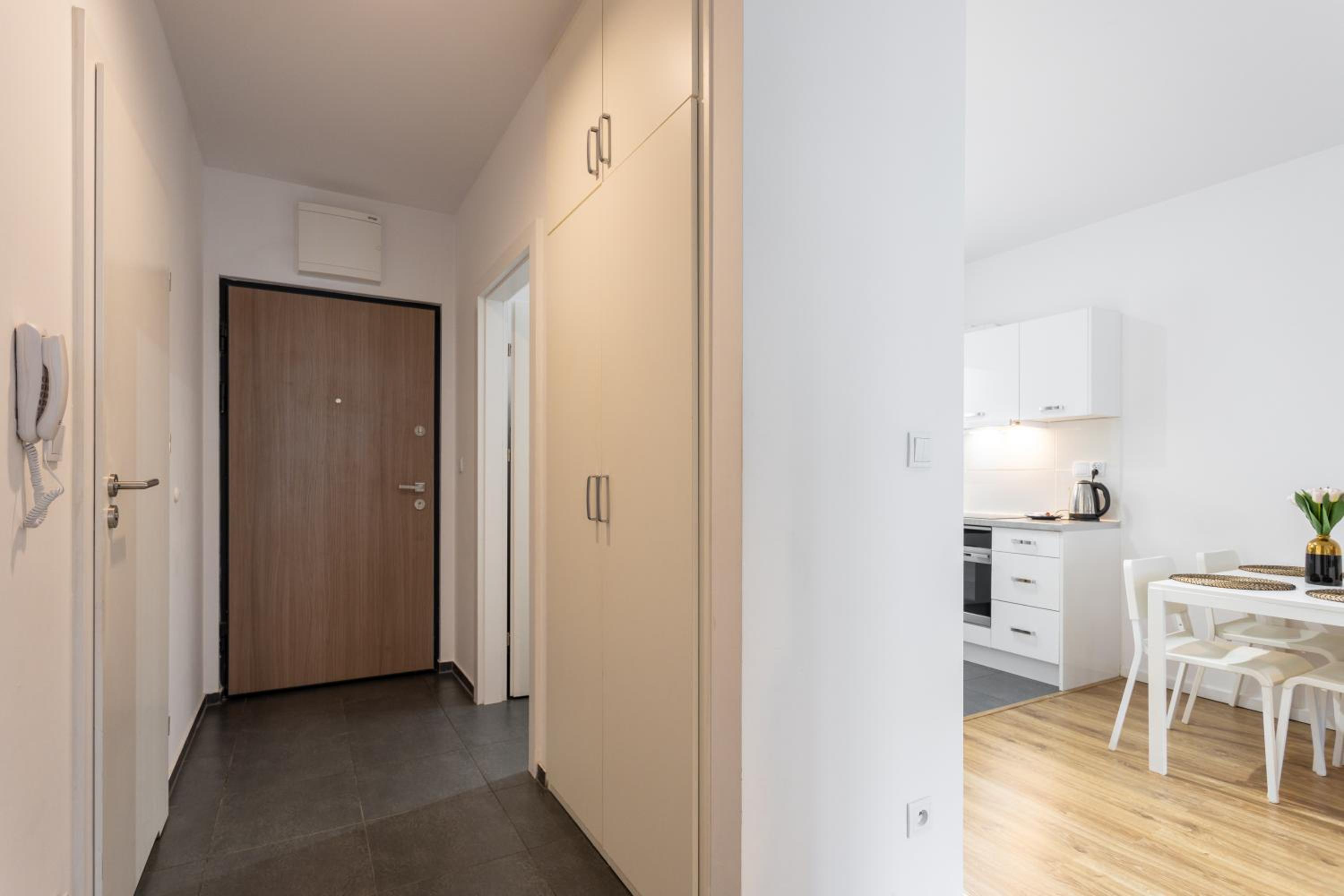 Golden Apartments Warsaw - Stylish & Sunny - Pereca Residence, City Center