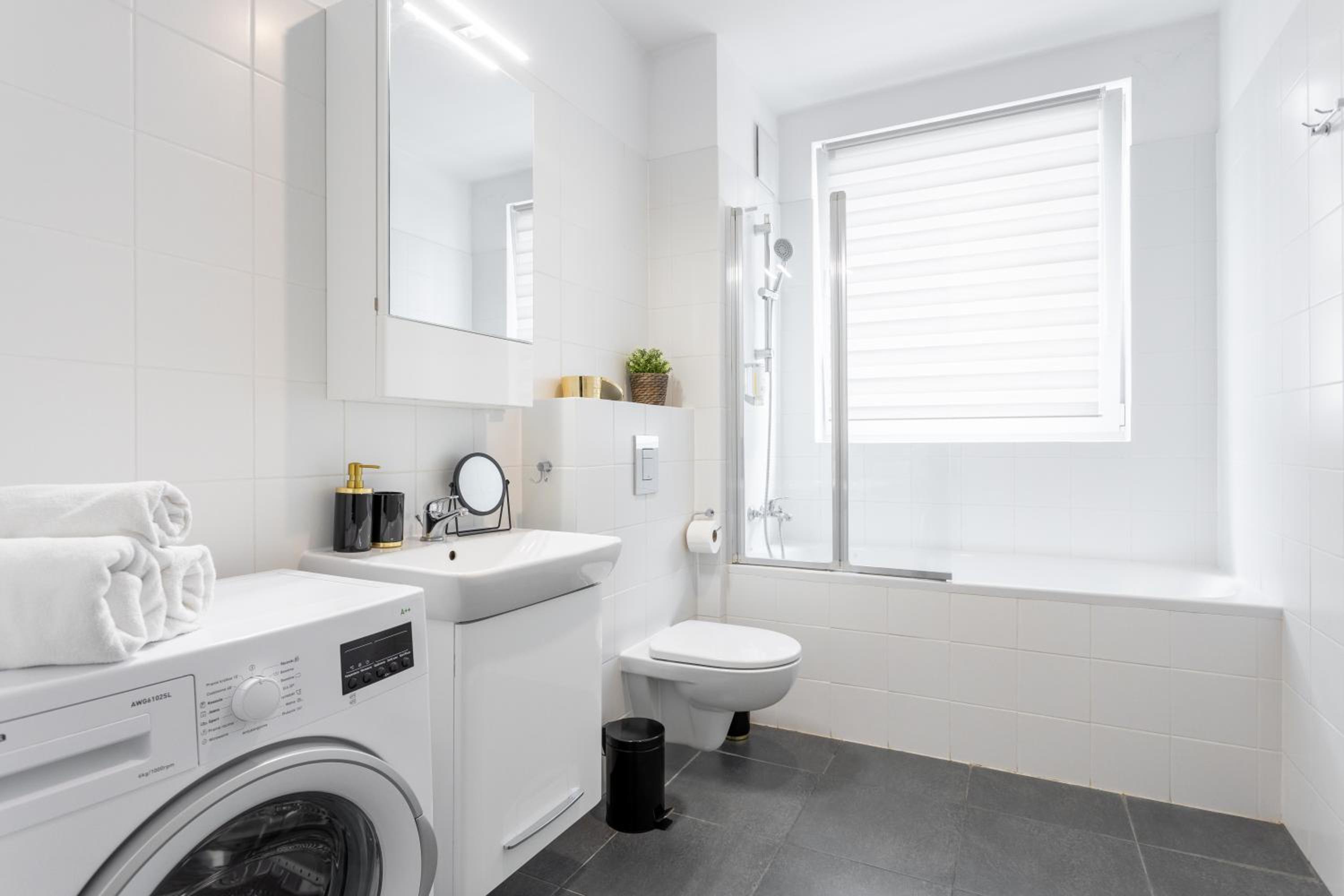 Golden Apartments Warsaw - Stylish & Sunny - Pereca Residence, City Center