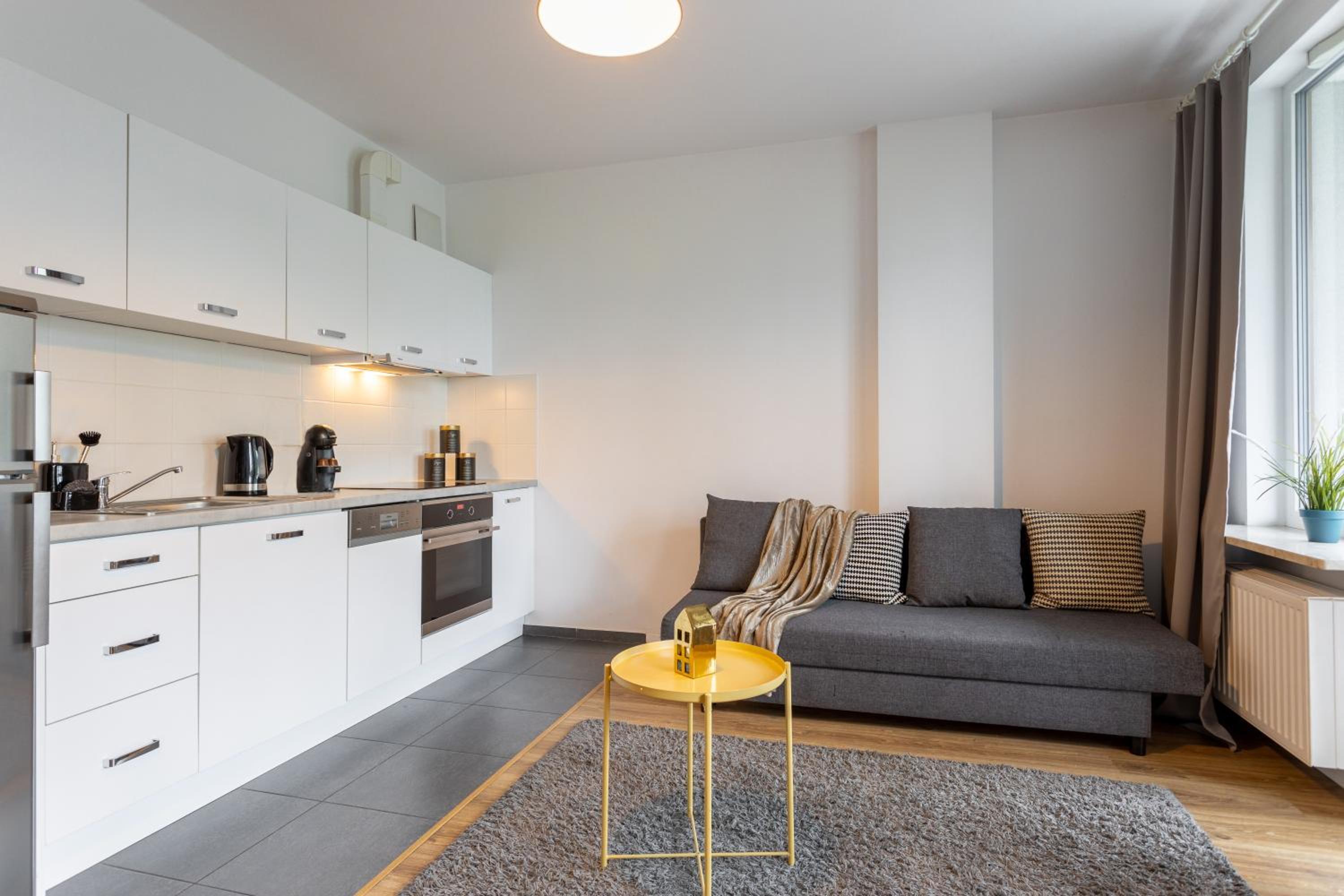 Golden Apartments Warsaw - Stylish & Sunny - Pereca Residence, City Center