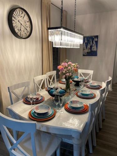 Romantic forest view 5BR Minutes to Disney