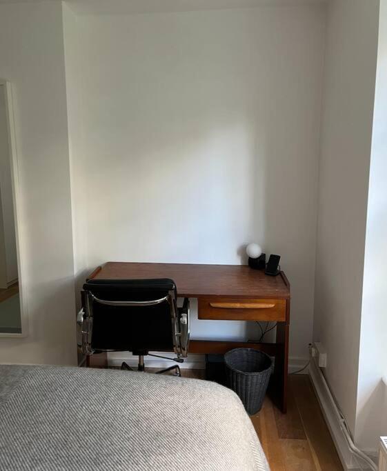 Stylish, spacious 2 bed 2 bath near Hoxton Square