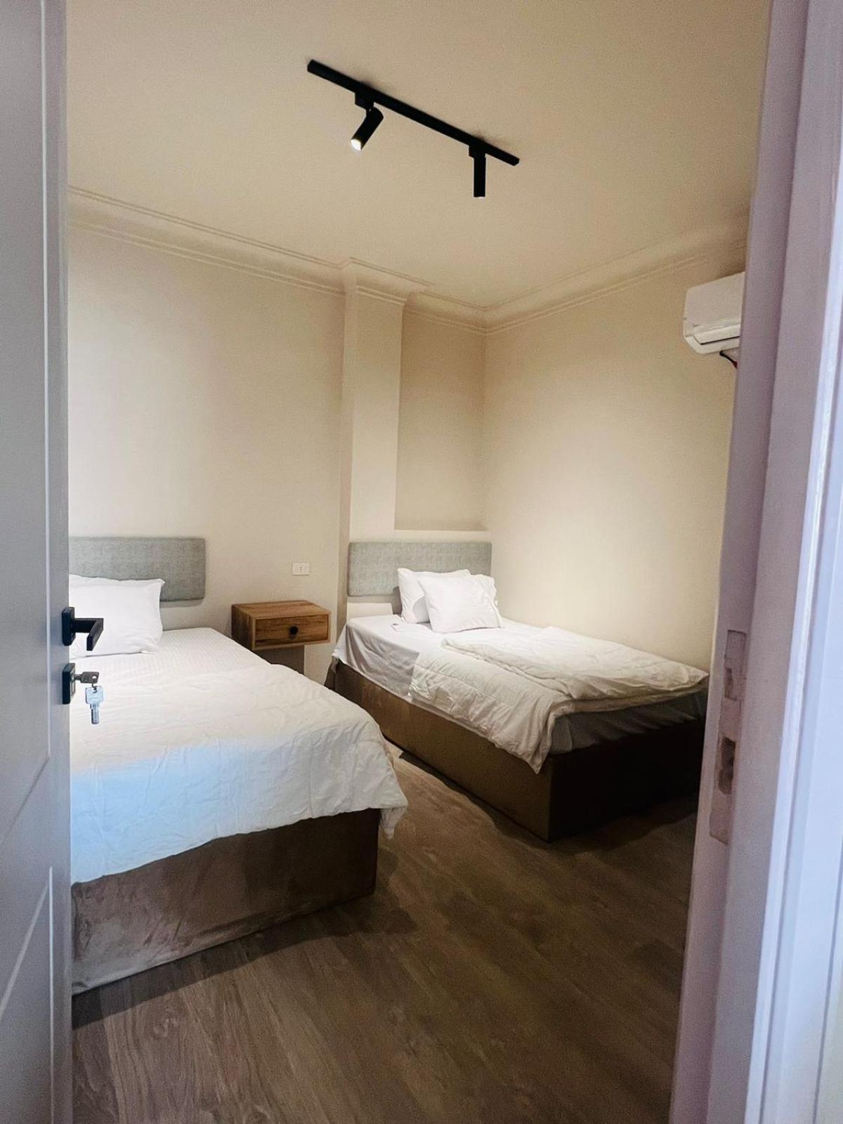 Unique apartment 2 bed room 7