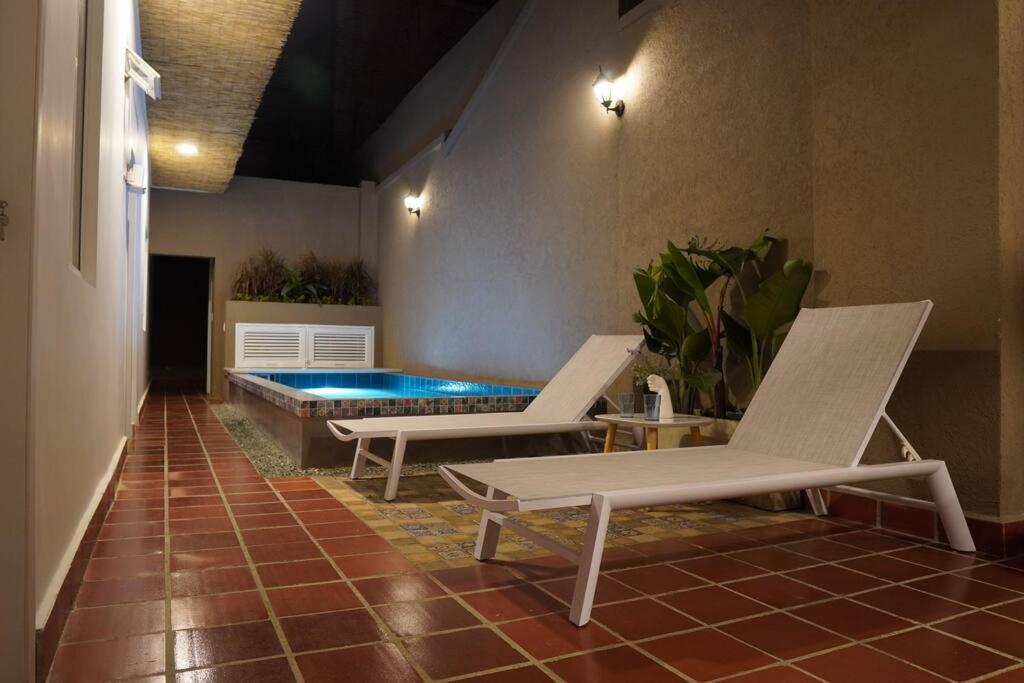 Nueva en San Antonio Cali, La casa de Toña