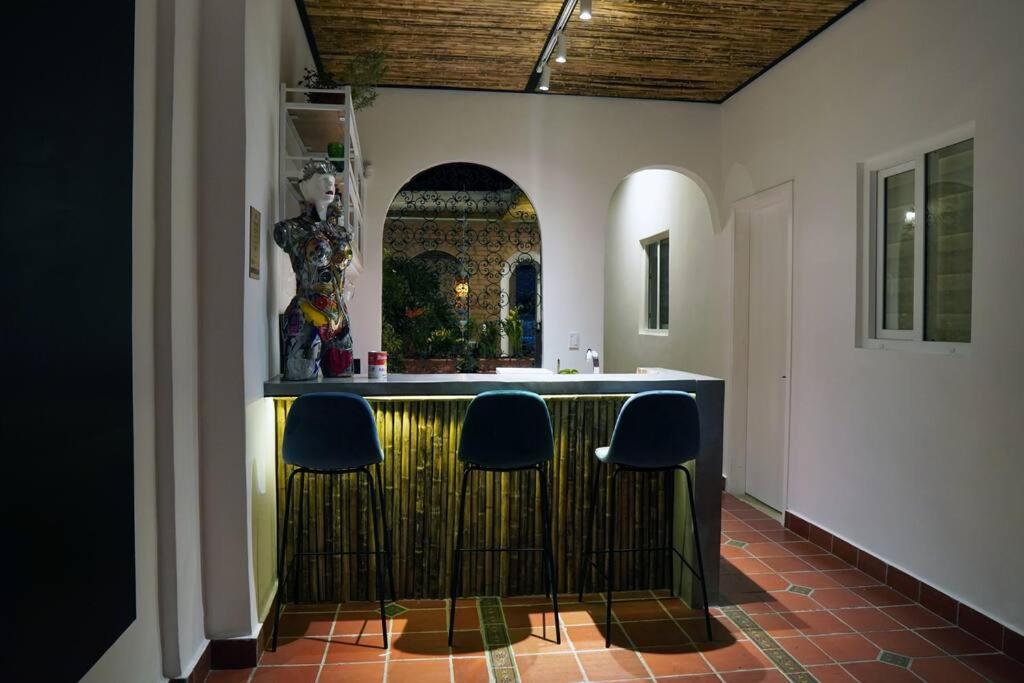 Nueva en San Antonio Cali, La casa de Toña