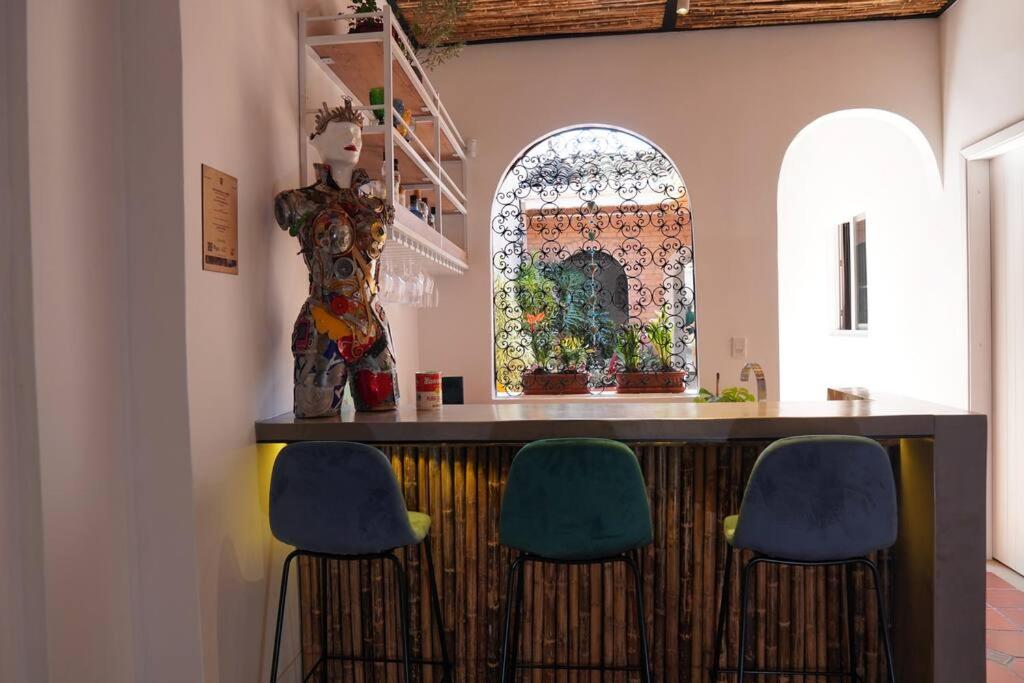 Nueva en San Antonio Cali, La casa de Toña