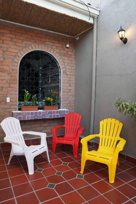 Nueva en San Antonio Cali, La casa de Toña