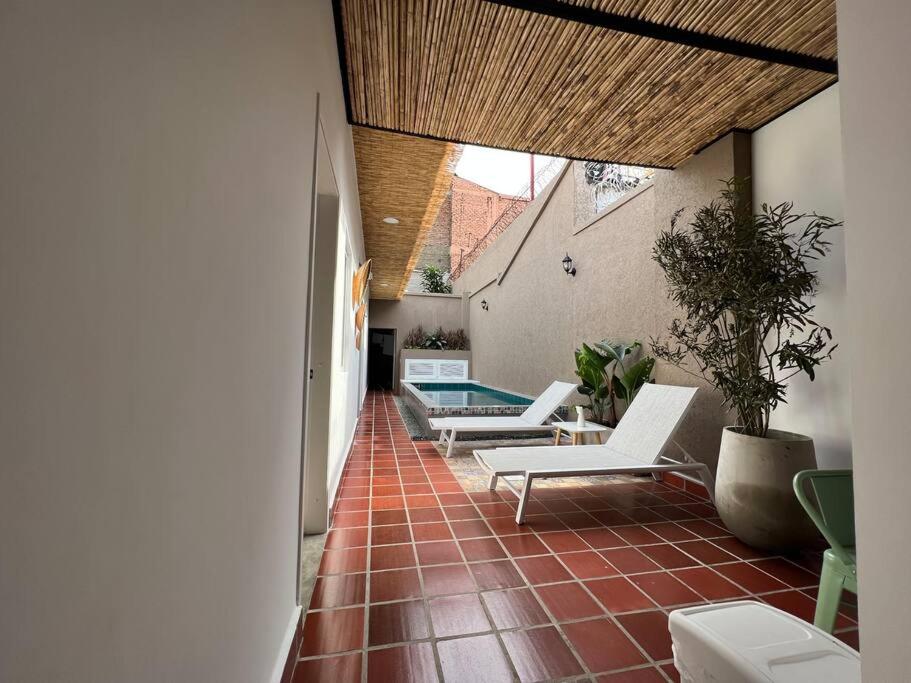 Nueva en San Antonio Cali, La casa de Toña