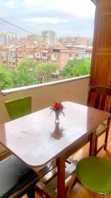 Saryan Apartment with a Balcony