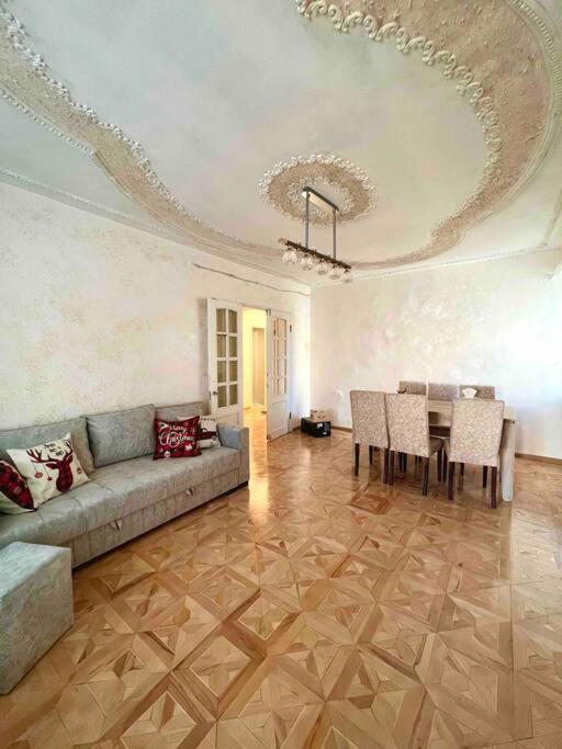 Saryan Apartment with a Balcony