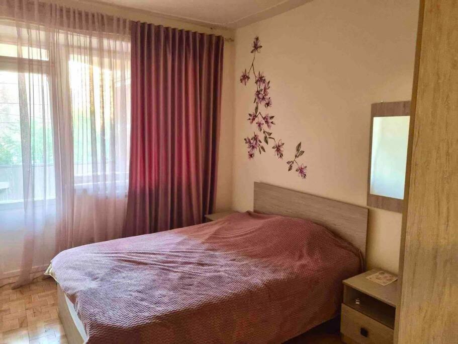 Saryan Apartment with a Balcony