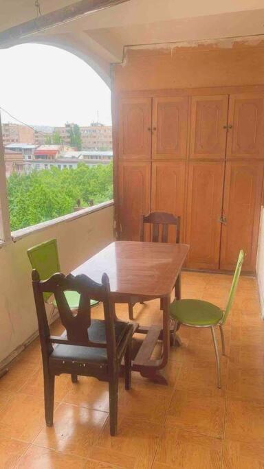 Saryan Apartment with a Balcony