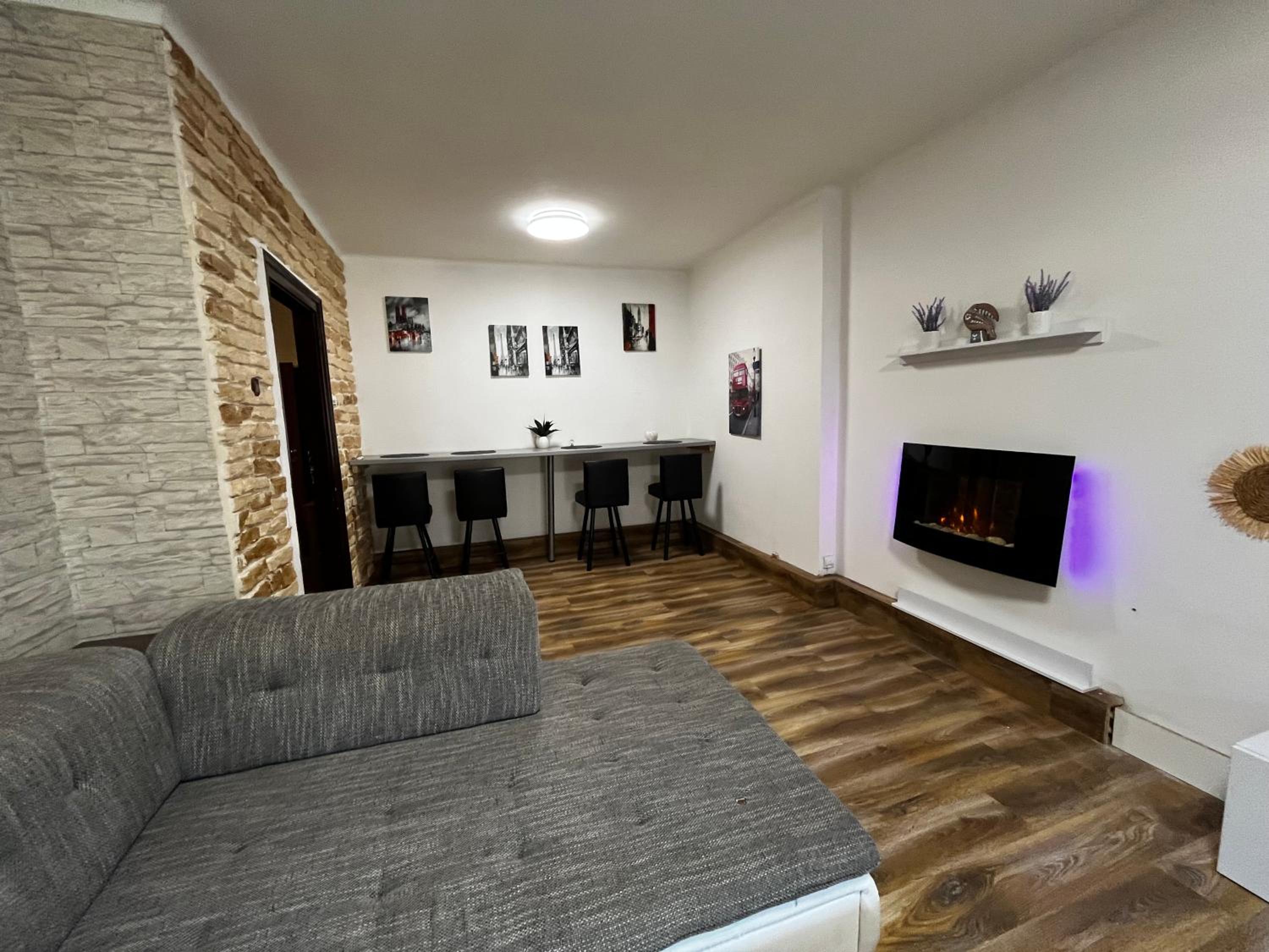 FiftyFifty Apartment