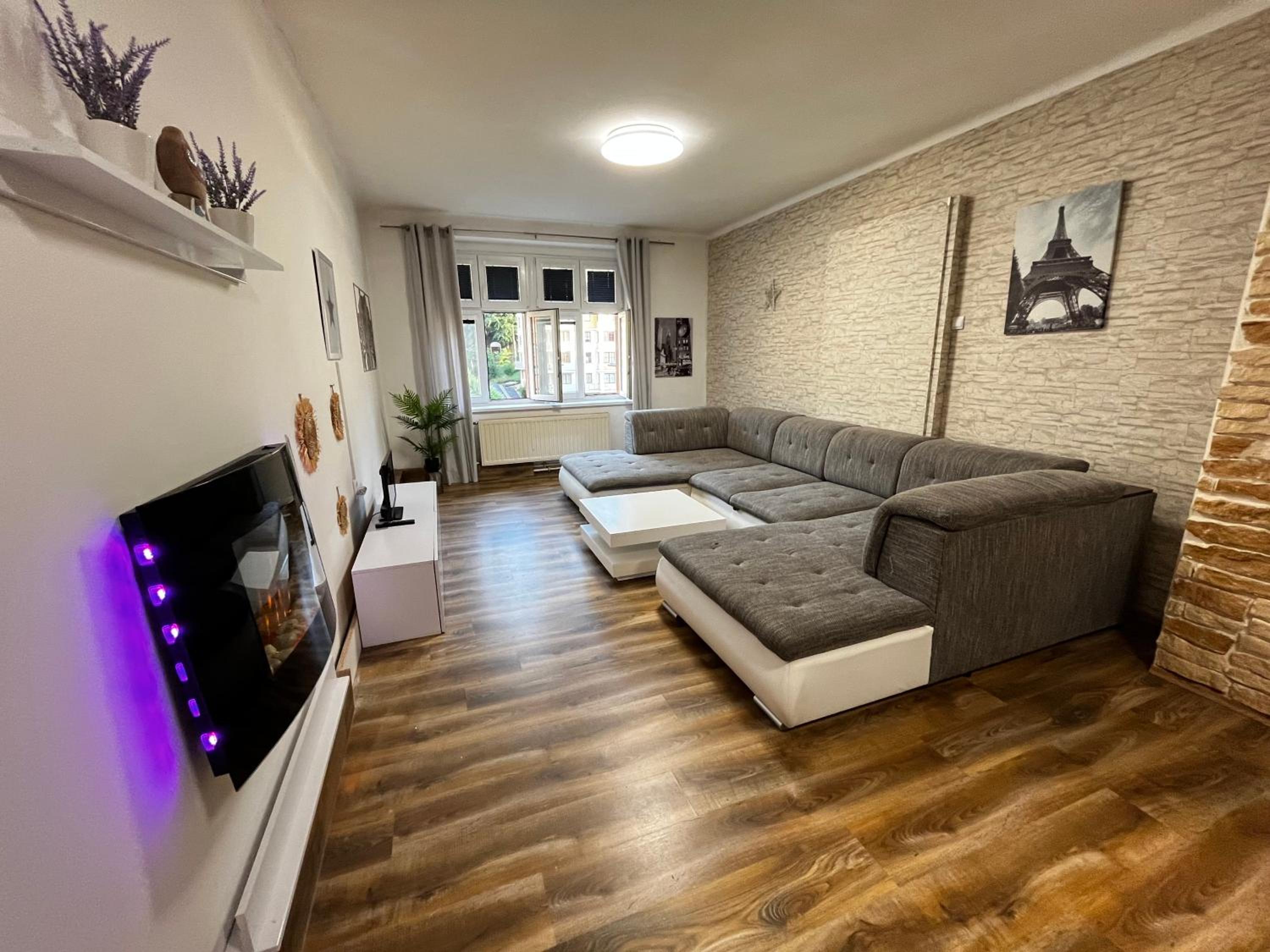 FiftyFifty Apartment