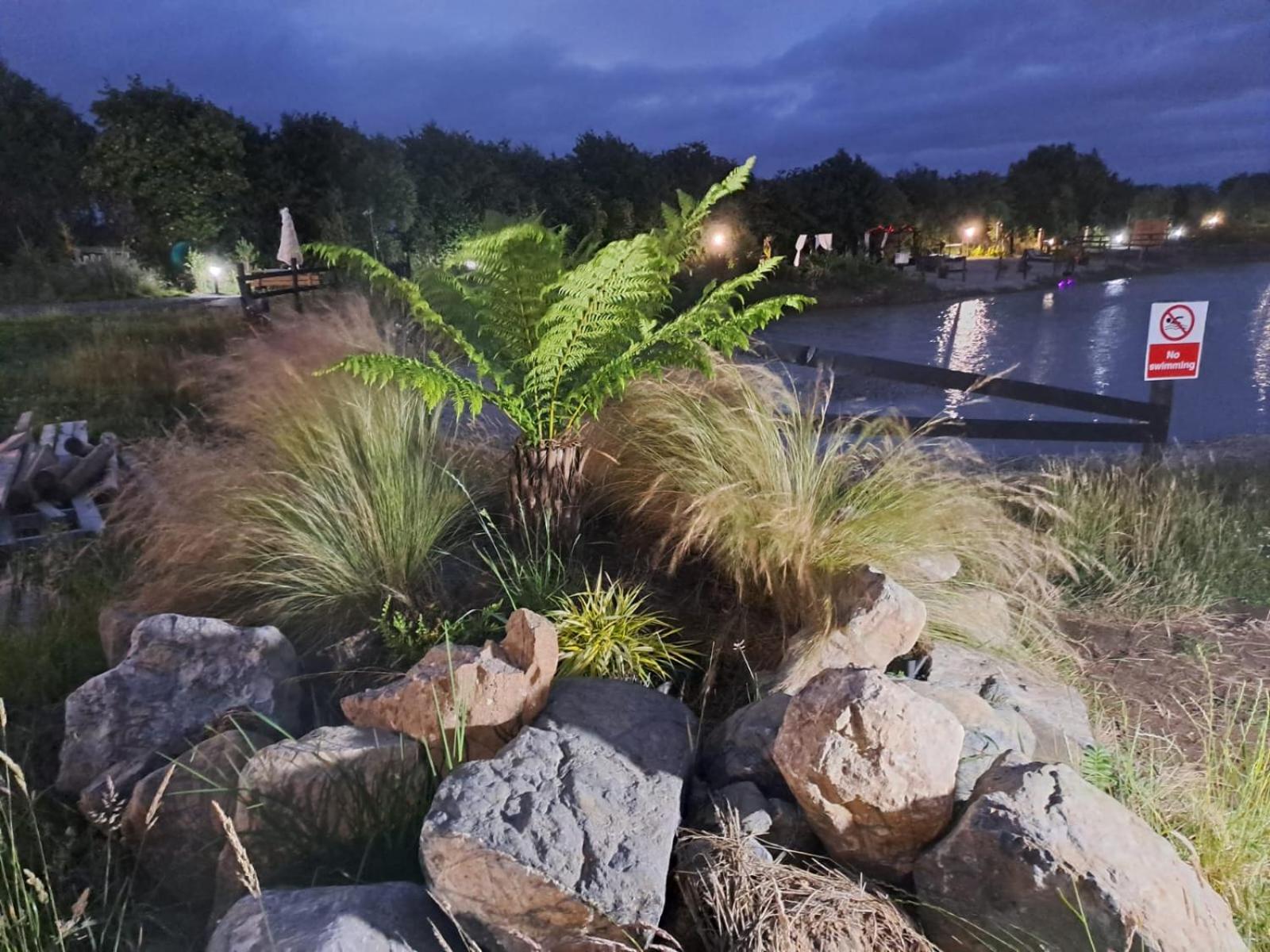 Pond Beach 2ppl-private Hot tub view 2