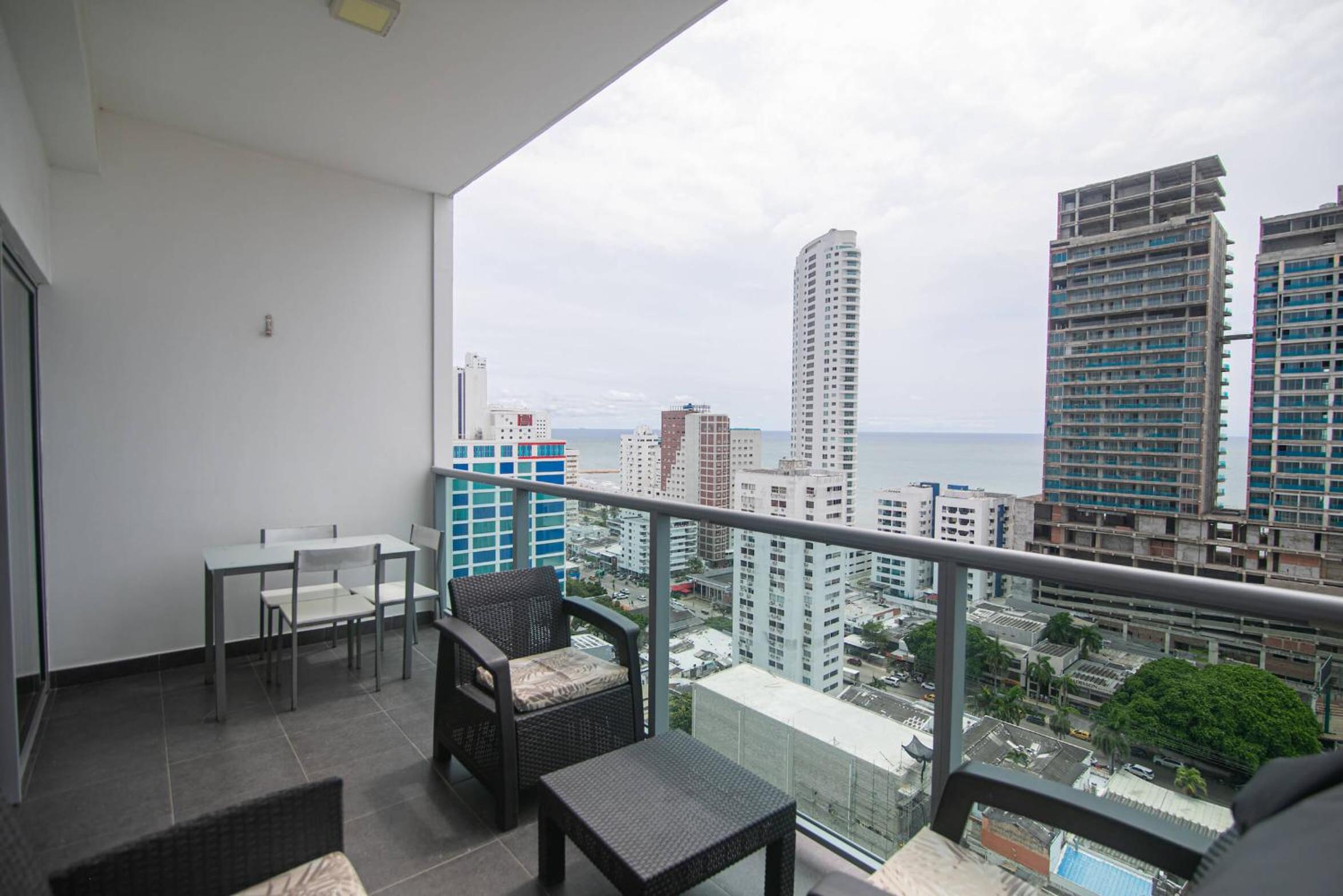 Great apartment in Bocagrande with sunset & beach view
