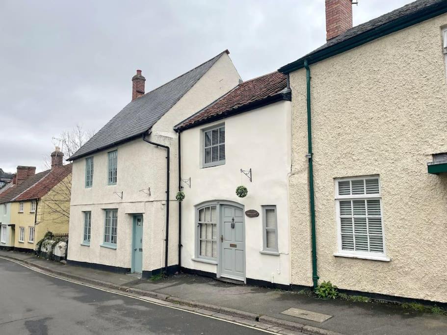 Carpenters Cottage Quirky home Seaside town