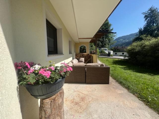Ferienwohnung Steinbock Terrasse, Gartensauna, Garten, Grillplatz