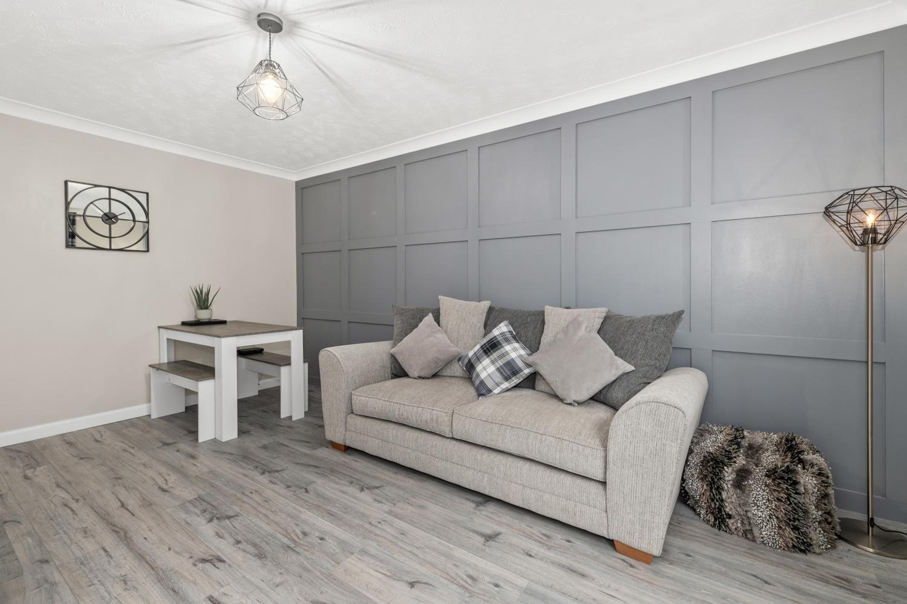 Riverside Rest 1 - 2 Bedroom Apartment & Free Parking Onsite view 2