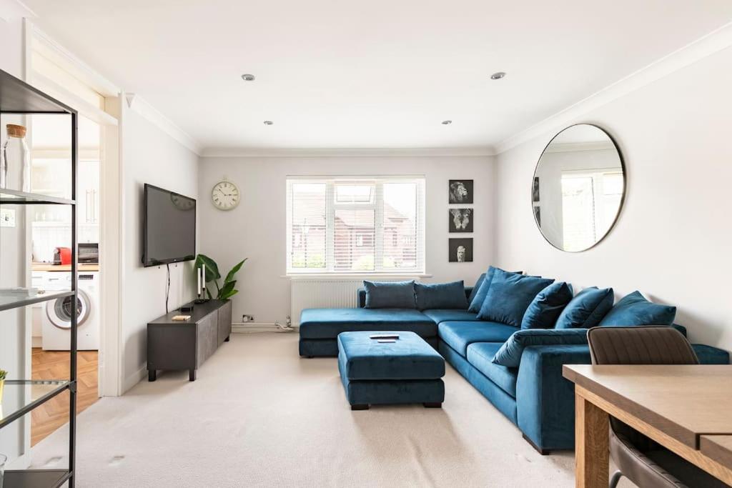 Spacious light flat in fantastic location! view 2
