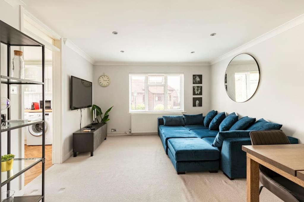 Spacious light flat in fantastic location! view 5
