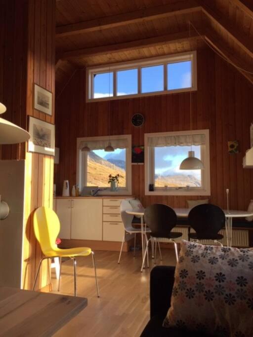 Unique and isolated cottage with stunning views