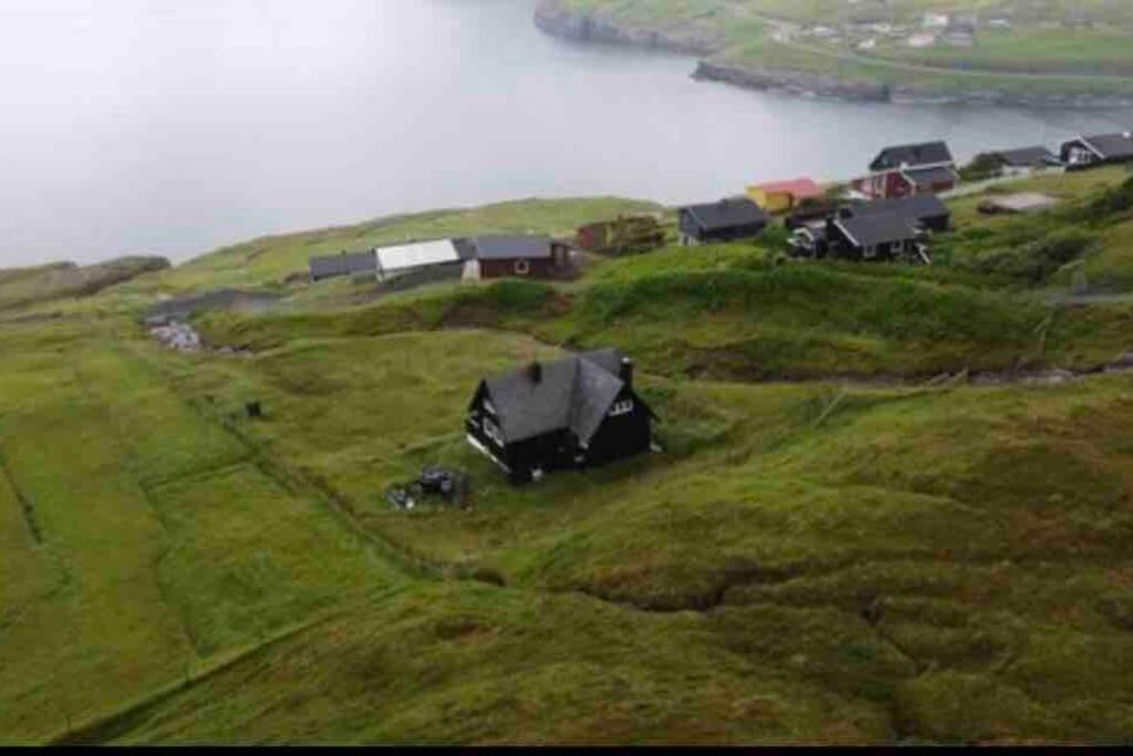 Unique and isolated cottage with stunning views