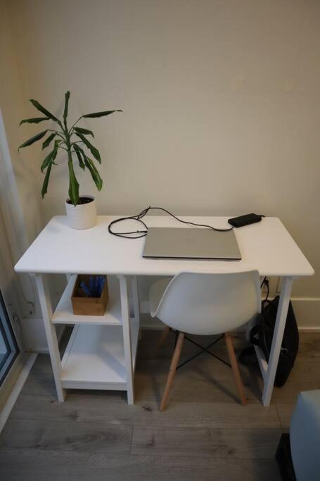 2BR 2BTH Apt-ROGERS CENTER-CN TOWER-FREE PARKING