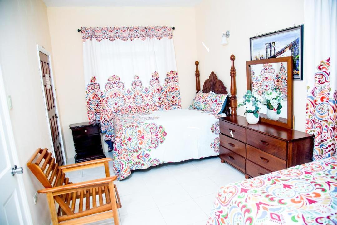 Dela de-Rose Guest House Negril Jamaica
