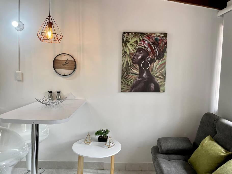 Bright Cozy Studio for 1-2 People, Fast Wifi