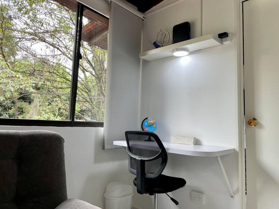 Bright Cozy Studio for 1-2 People, Fast Wifi