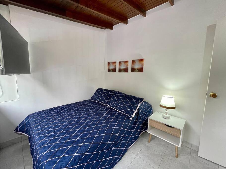 Bright Cozy Studio for 1-2 People, Fast Wifi