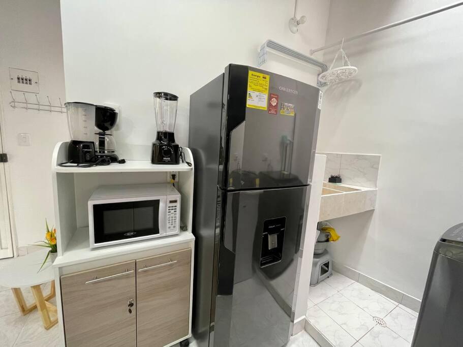 Bright Cozy Studio for 1-2 People, Fast Wifi