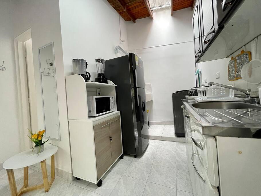 Bright Cozy Studio for 1-2 People, Fast Wifi